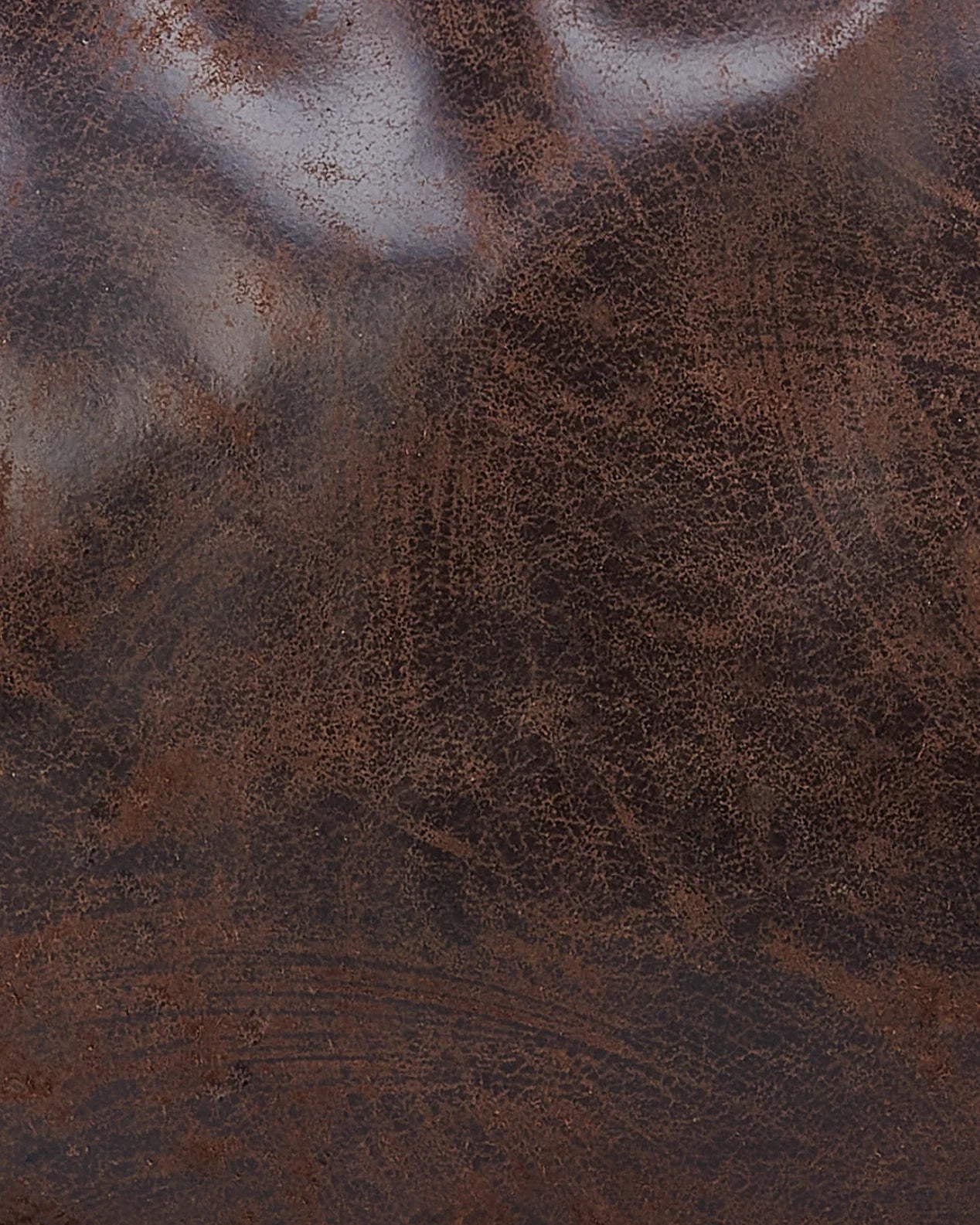 [strip: 100% echtes Leder | Leder ist ein Naturmaterial – jede Tasche ist durch ihre individuelle Narbung ein Unikat und entwickelt mit der Zeit eine edle Patina. Gleichzeitig ist es besonders langlebig, formstabil und widerstandsfähig. Mit der richtigen Pflege begleitet dich deine Tasche über viele Jahre.]