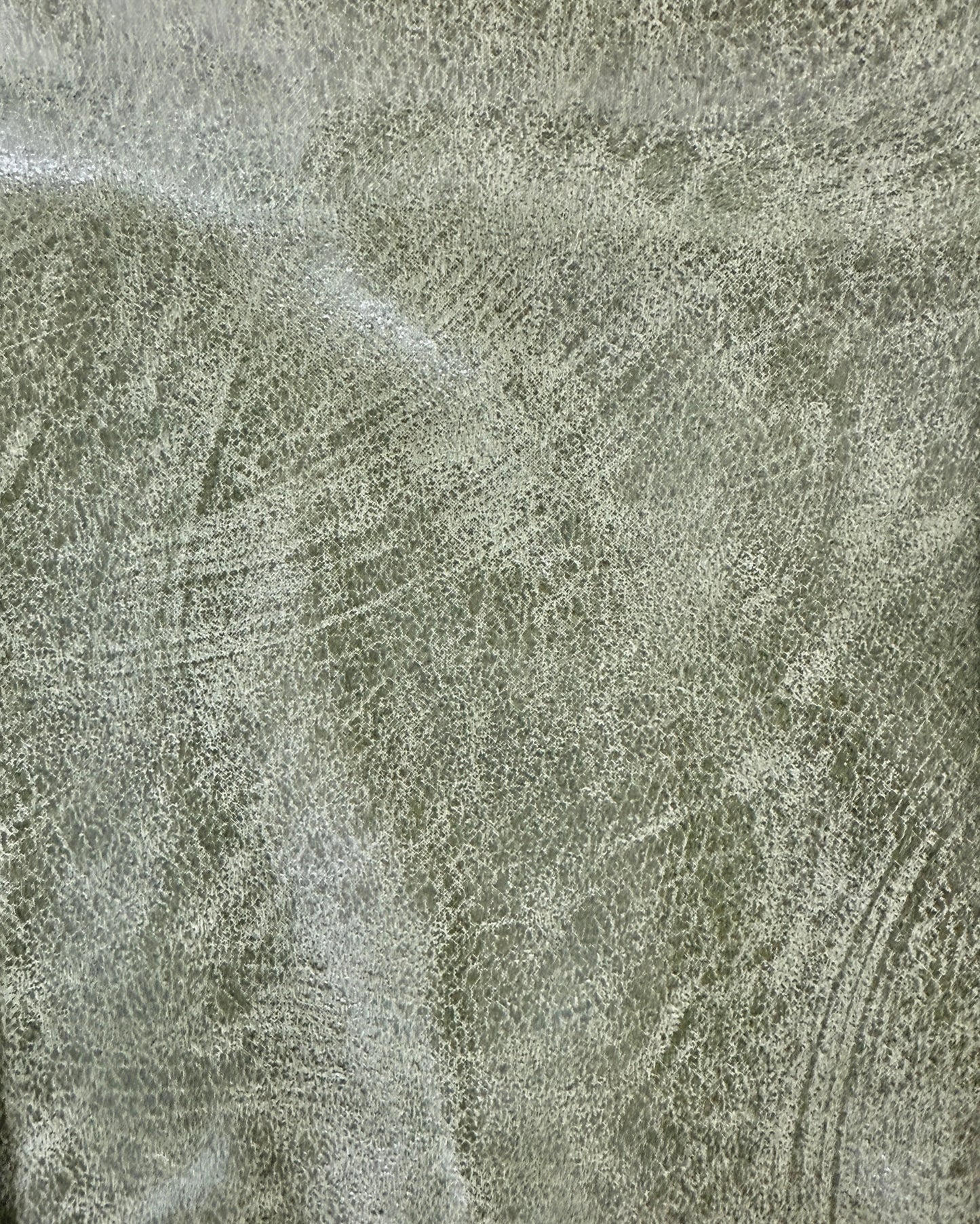 [strip: 100% echtes Leder | Leder ist ein Naturmaterial – jede Tasche ist durch ihre individuelle Narbung ein Unikat und entwickelt mit der Zeit eine edle Patina. Gleichzeitig ist es besonders langlebig, formstabil und widerstandsfähig. Mit der richtigen Pflege begleitet dich deine Tasche über viele Jahre.]