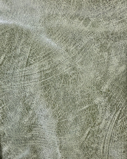 [strip: 100% echtes Leder | Leder ist ein Naturmaterial – jede Tasche ist durch ihre individuelle Narbung ein Unikat und entwickelt mit der Zeit eine edle Patina. Gleichzeitig ist es besonders langlebig, formstabil und widerstandsfähig. Mit der richtigen Pflege begleitet dich deine Tasche über viele Jahre.]