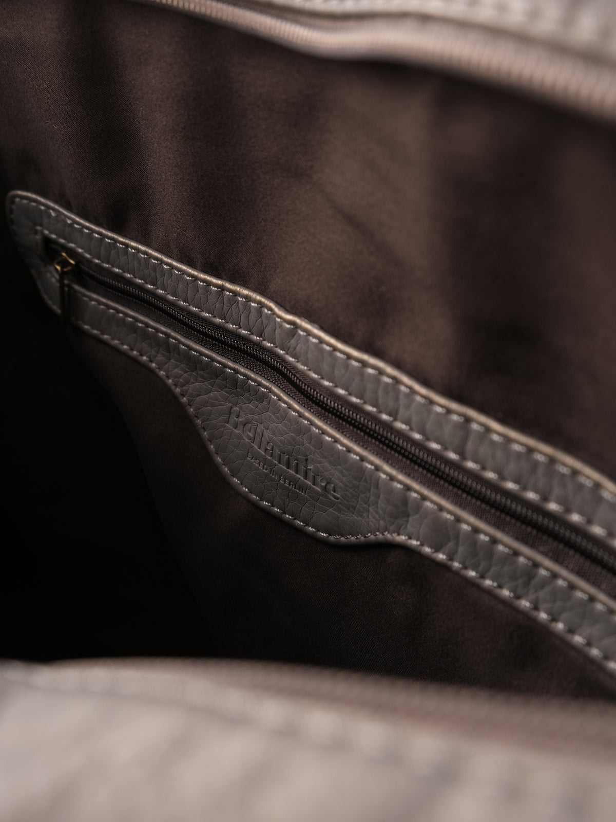 CLAIRE' CITY BAG – Taupe Grau – Praktische Innenfächer