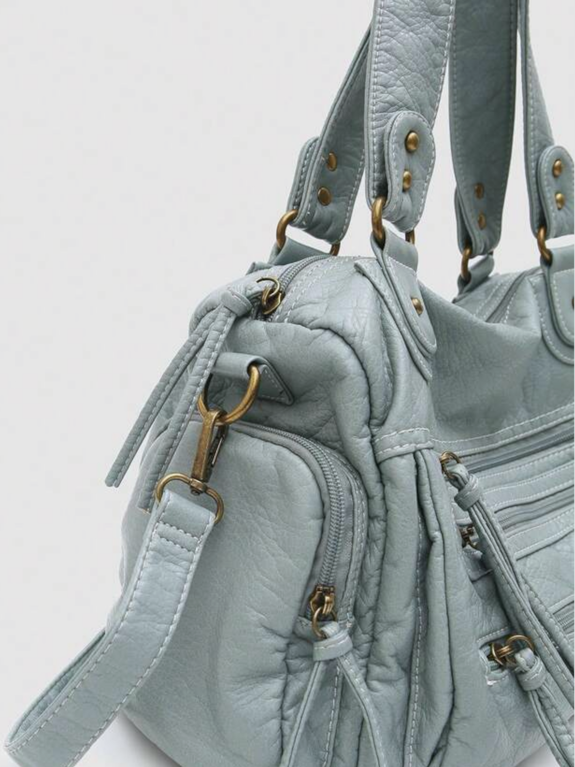 [strip: Verstellbarer Extragurt | Für noch mehr Komfort gibt es einen zusätzlichen, verstellbaren Extragurt, den du individuell anpassen kannst, sodass du die Tasche bequem über der Schulter oder als Crossbody tragen kannst.]