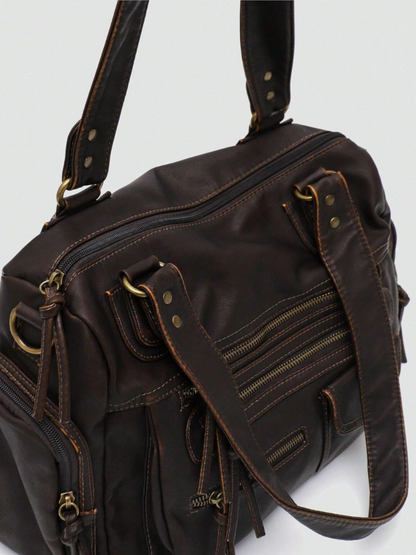 [strip: Breite Schulterriemen | Die Riemen haben genau die richtige Länge, damit du die Tasche entspannt über der Schulter tragen kannst. Durch den breiten Schnitt besonders angenehm, sodass nichts einschneidet oder unangenehm hängt, auch an längeren Tagen.]