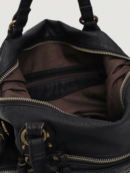 [strip: Practical Inner Pockets | Organization made easy: A zippered inner pocket keeps valuables like keys or cards safe. Two additional inner compartments keep your phone and essentials within reach, without any rummaging.]
