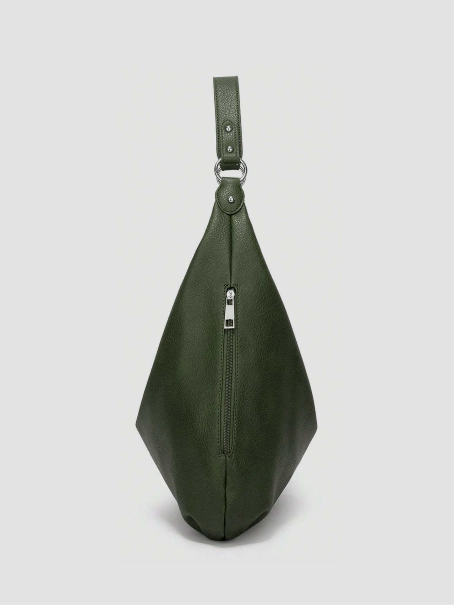 [strip: Zippered Outer Pockets | Two side zippered pockets keep everything important right where you need it. Quick access, zip it shut – without having to open the entire bag.]