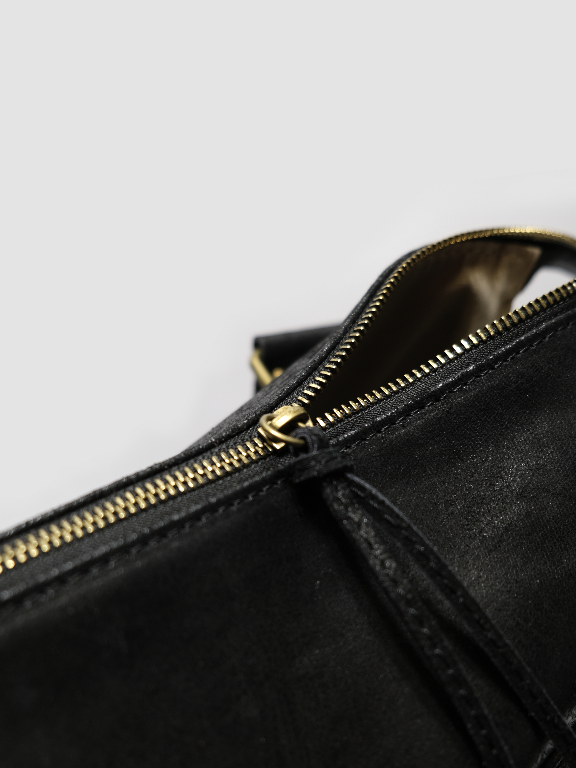 [strip: Platz für Laptops bis 15 Zoll | Perfekt für den Alltag. Dein Laptop bis 15 Zoll findet genauso problemlos Platz wie Bücher, Blockhefter und eine Trinkflasche. Großzügig geschnitten, damit du alles Wichtige entspannt dabeihast.]