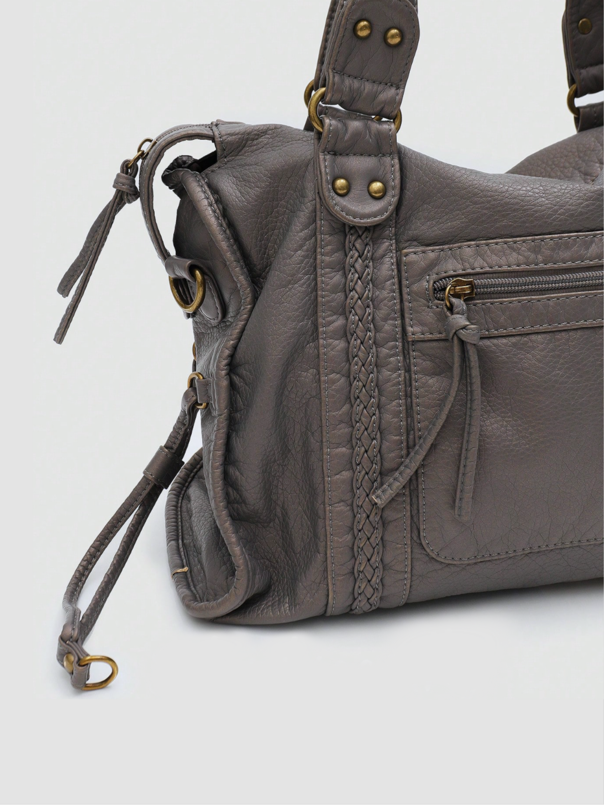 [strip: Praktische Innenfächer | Ordnung leicht gemacht: Eine Innentasche mit Reißverschluss schützt Wertsachen wie Schlüssel oder Karten. Zwei weitere Innenfächer halten Handy und Essentials griffbereit, ohne langes Suchen.]