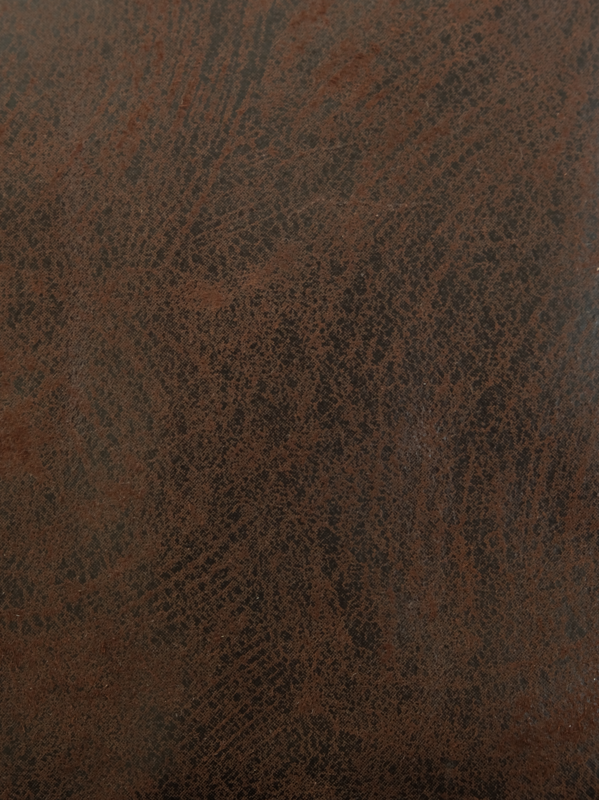 [strip: 100% Genuine Leather | Leather is a natural material – each bag is unique due to its individual grain and develops a refined patina over time. At the same time, it is exceptionally durable, shape-retaining, and resilient. With proper care, your bag will accompany you for many years.]