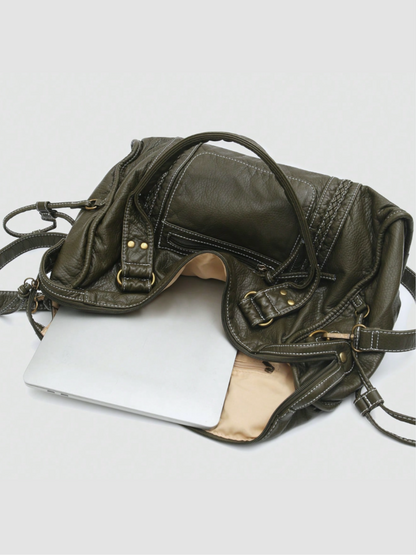 [strip: Platz für Laptops bis 15 Zoll | Perfekt für den Alltag. Dein Laptop bis 15 Zoll findet genauso problemlos Platz wie Bücher, Blockhefter und eine Trinkflasche. Großzügig geschnitten, damit du alles Wichtige entspannt dabeihast.]