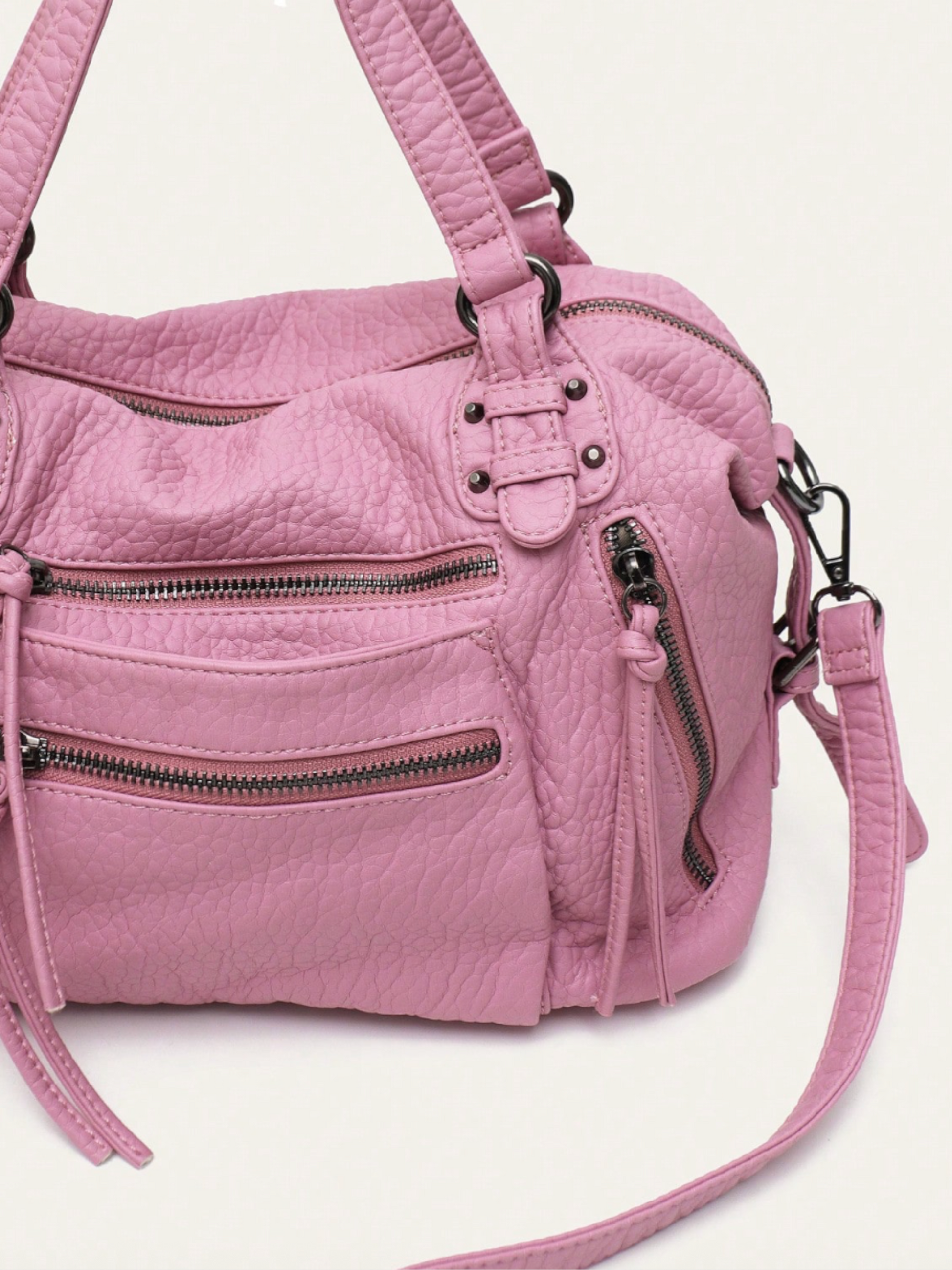 [strip: 100% Vegan Leather | The vegan leather feels pleasantly soft while being water-resistant, scratch-proof, and exceptionally durable. This way, the bag retains its elegant look even with daily use.]