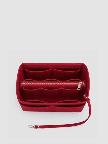[strip: Room for your laptop | Your laptop up to 15 inches plus everything you need on a daily basis still fits effortlessly inside.]